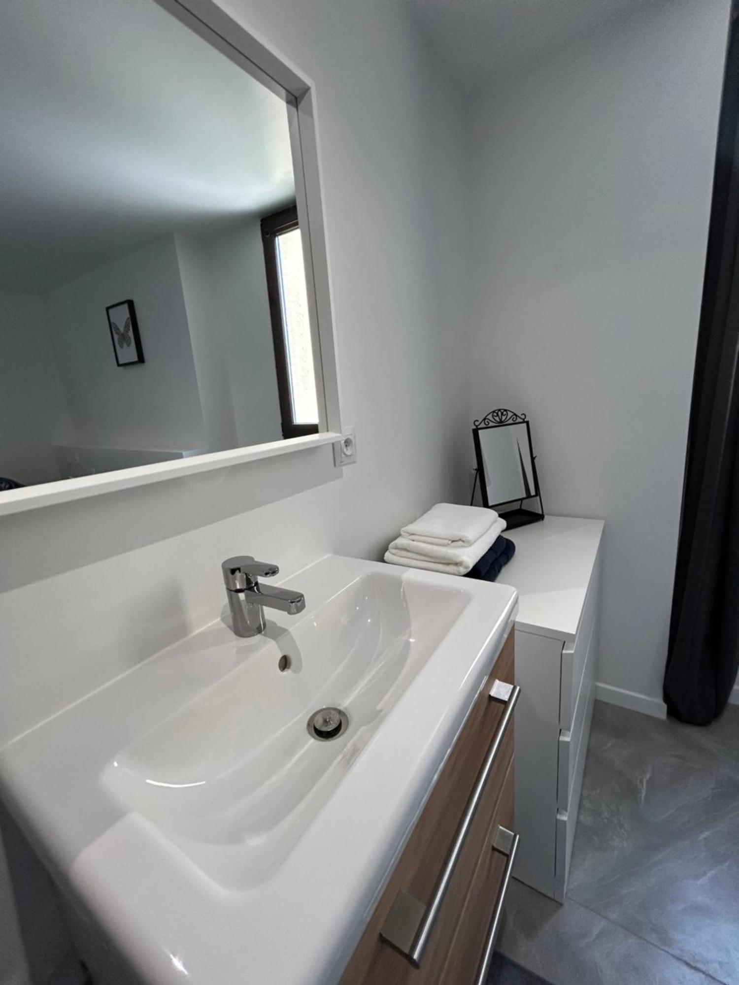 Residence "A Torbia" , 4 Appartements De 2 A 6 Personnes La Turbie Rum bild