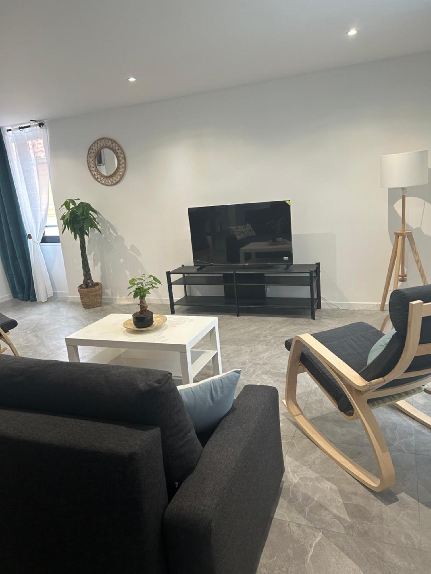 Residence "A Torbia" , 4 Appartements De 2 A 6 Personnes La Turbie Rum bild